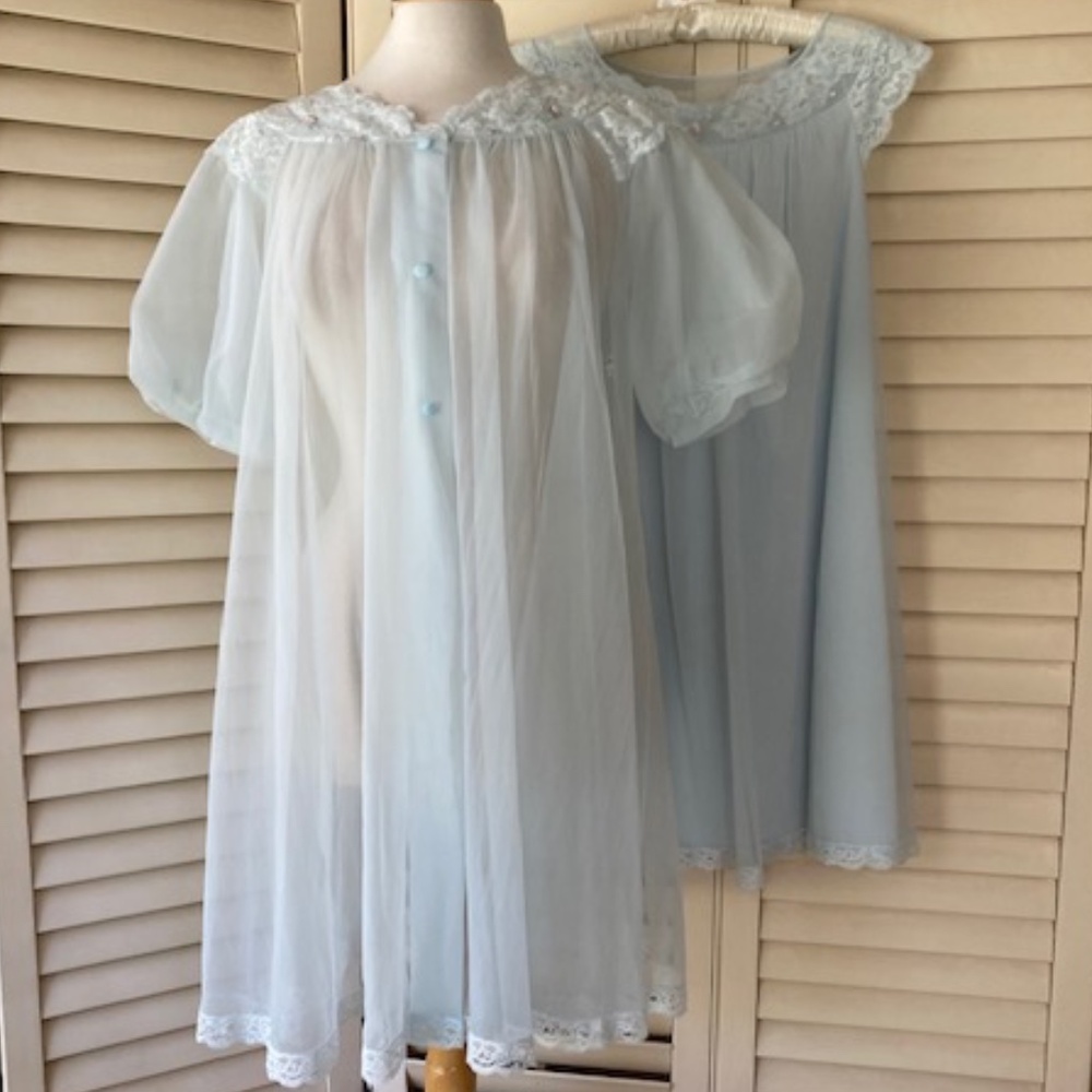 Vintage Shadow Line Powder Blue Peignoir Set